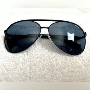 Quay Vivienne black sunglasses